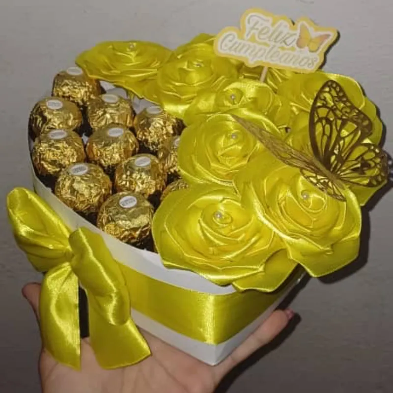 Bouquet de rosas y bombones