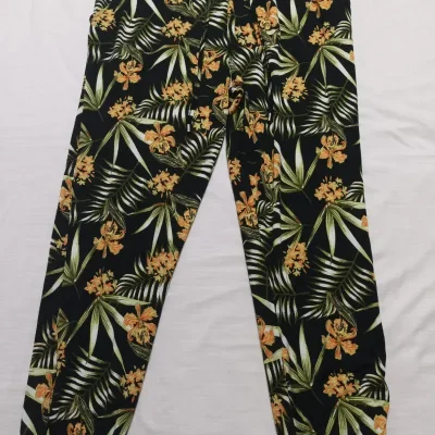 Mono pantalón de flores.