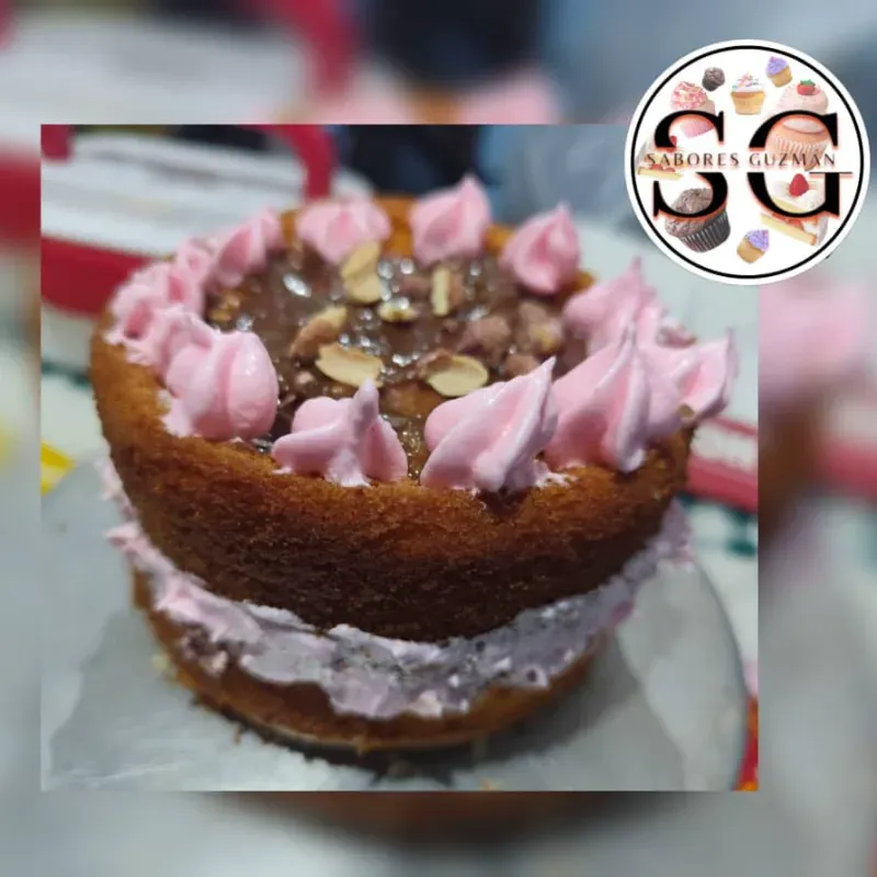 Minitorta semidesnuda