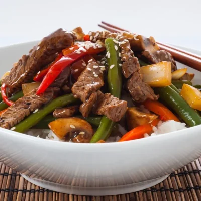 Res con verduras Thais