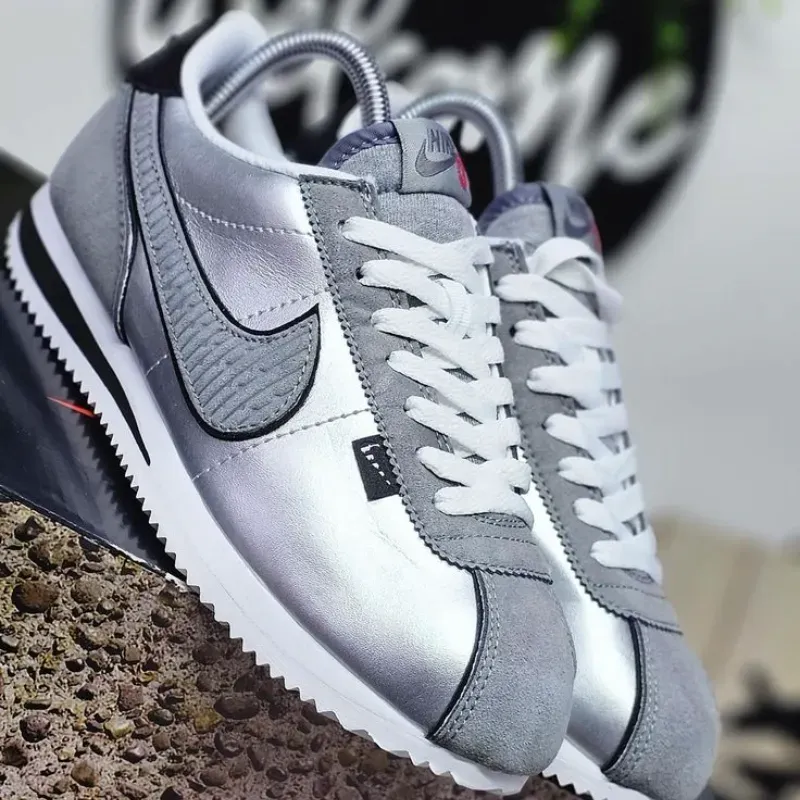 Nike Cortés Plateadas