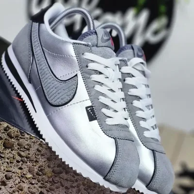Nike Cortés Plateadas