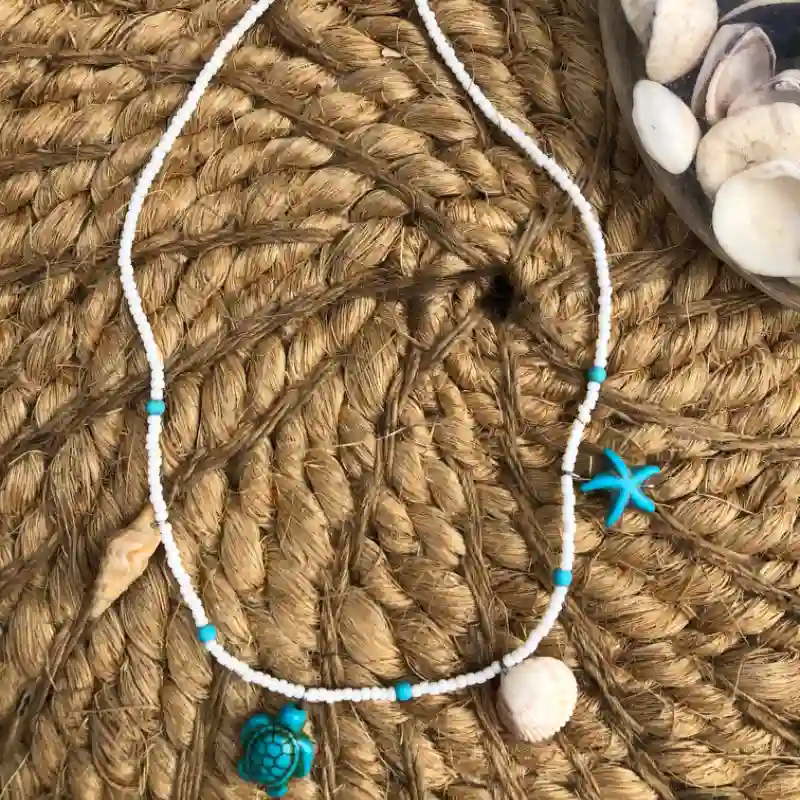 Collar de mostacillas y abalorios