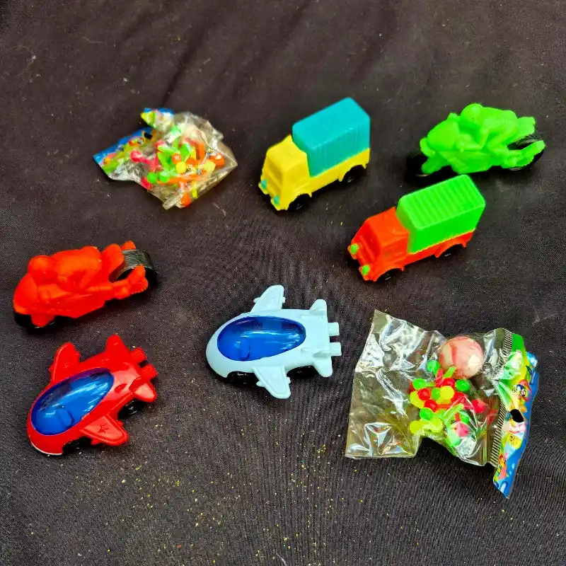 Juguetes para la piñata.