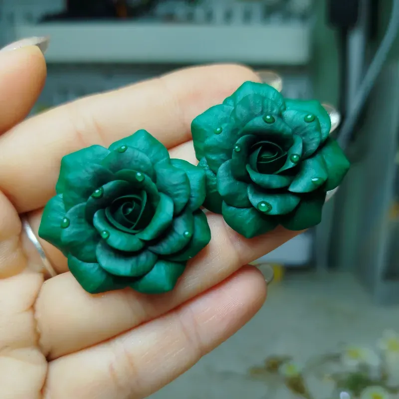 ✨Aretes de Rosas XL verde Esmeralda✨