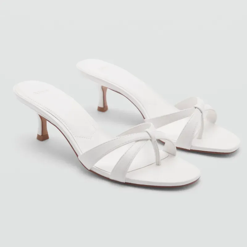 Sandalias de tacón blancas Mango cruzadas alante