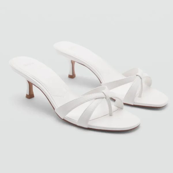 Sandalias de tacón blancas Mango cruzadas alante