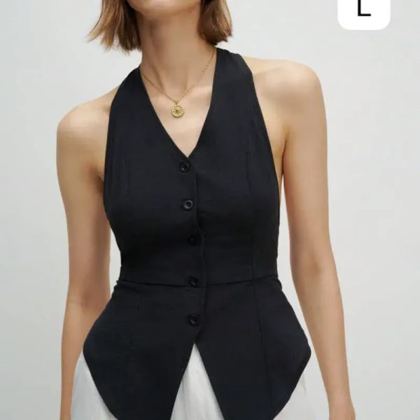  Chaleco Black Halter – Elegancia estratégica con escote profundo y diseño estructurado