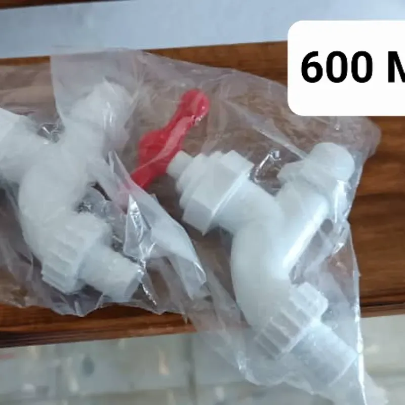 LLAVES PLÁSTICAS DE AGUA