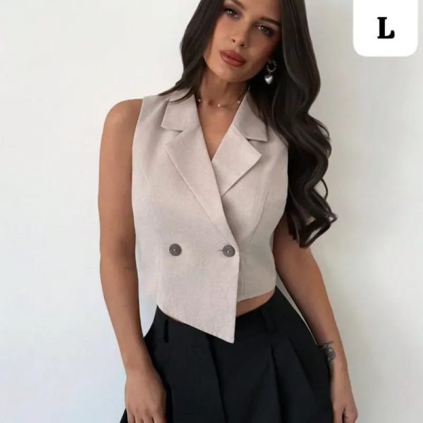  Conjunto Beige & Black Executive – Poder visual con blazer cropped y contraste estratégico