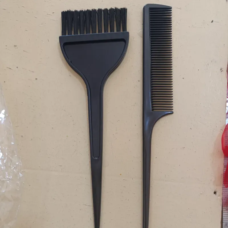 Peine y brocha para pintar el cabello