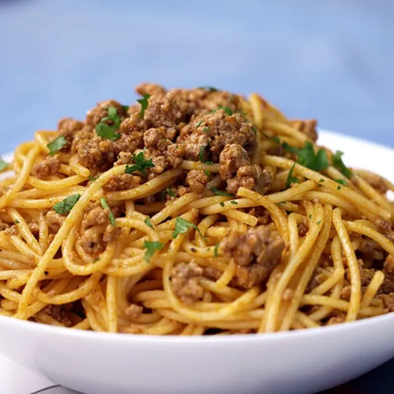  Espaguetis con Cerdo y Queso Gouda 