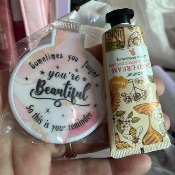 Juego de crema de manos y espejito