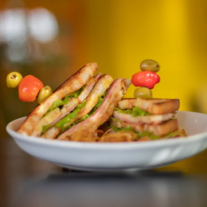 Sandwich de jamón y queso