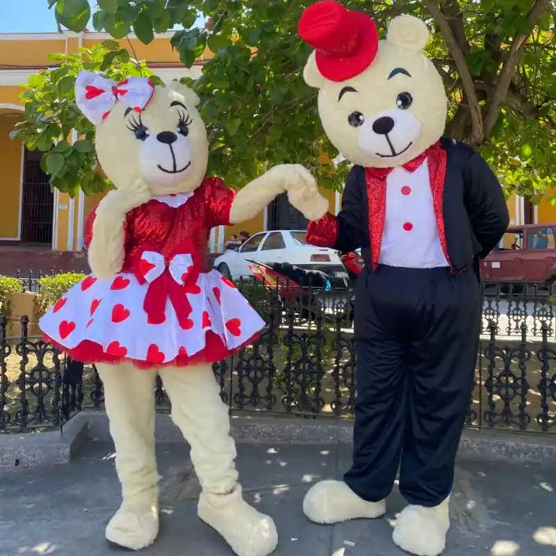 Pareja de osita y osito rojo