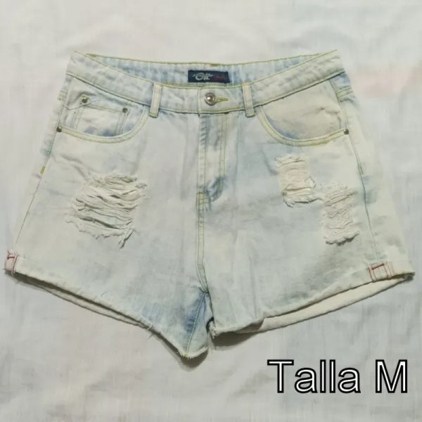 Short mezclilla, azul claro, roto.