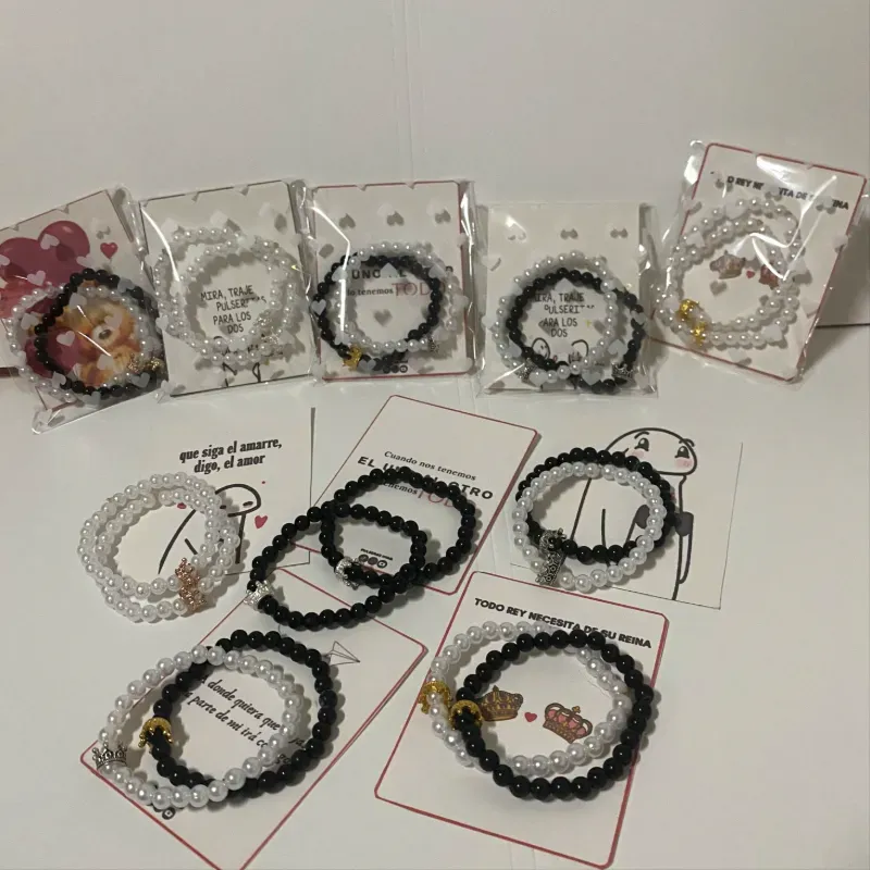 Pareja Pulseras perlas con coronas