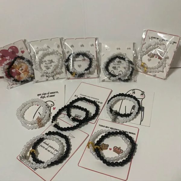 Pareja Pulseras perlas con coronas