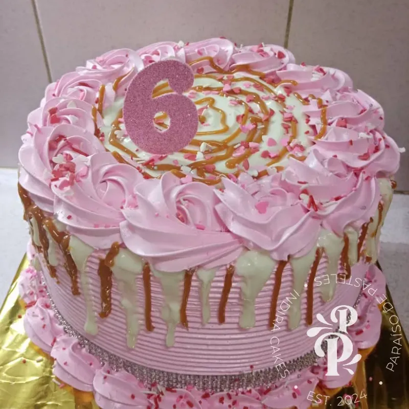 CAKE DE VAINILLA RELLENO DE DULCE DE LECHE