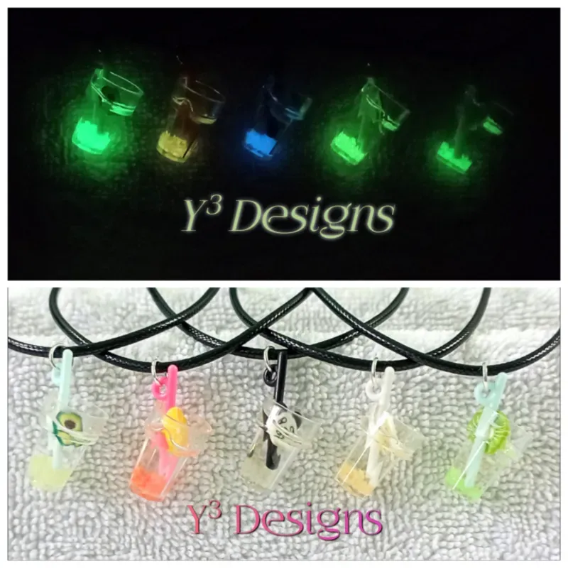 Collares con Dijes Vasitos de Jugo Fluorescentes