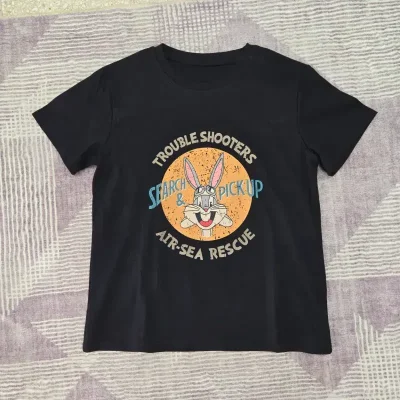 Pulover negro conejo