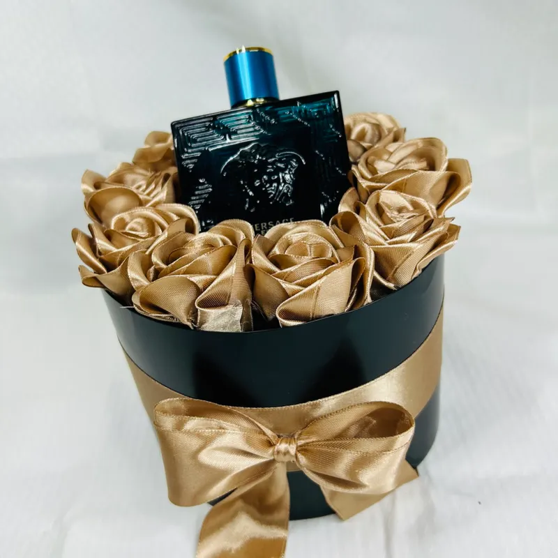 Rosas eternas y Versace