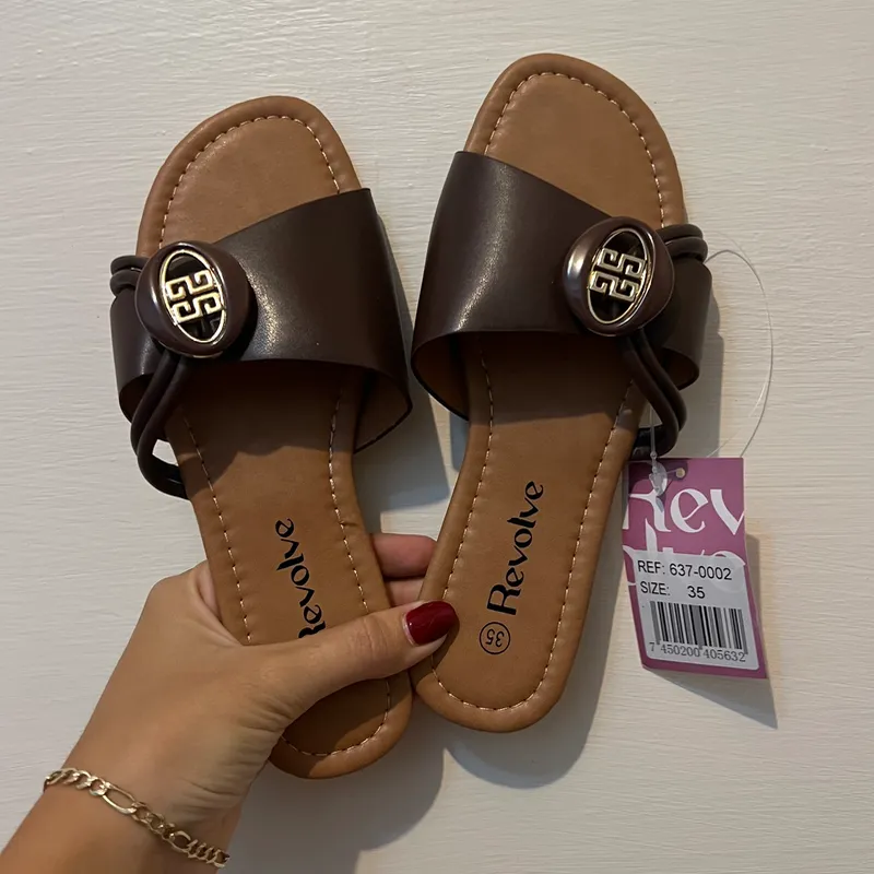 Sandalias Revolve Carmelita Oscuro