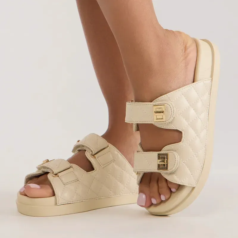 Sandalias descalzadas