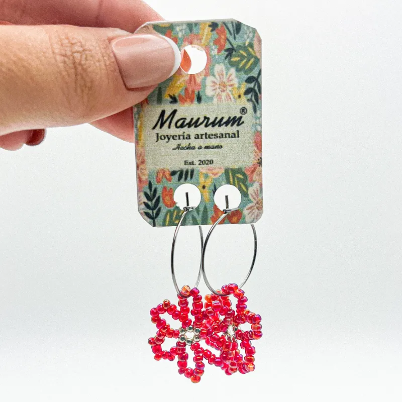 Argollas con flores tejidas 