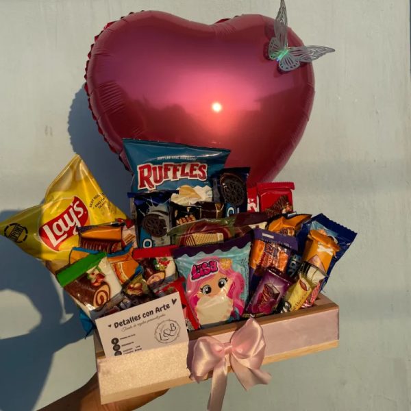 Caja mediana con globo metálico de 18" y 25 confituras