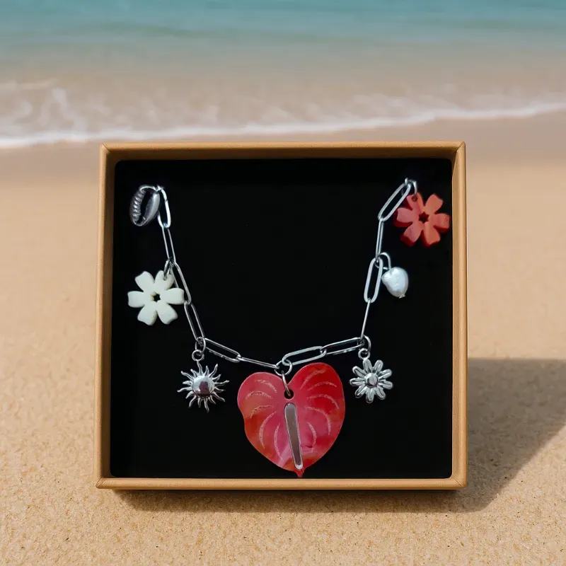 Collar plateado anturium rojo