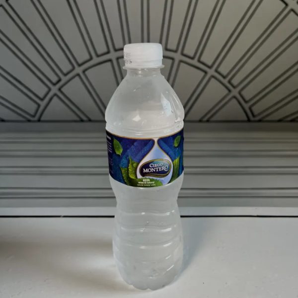 Agua pequeña de pomo