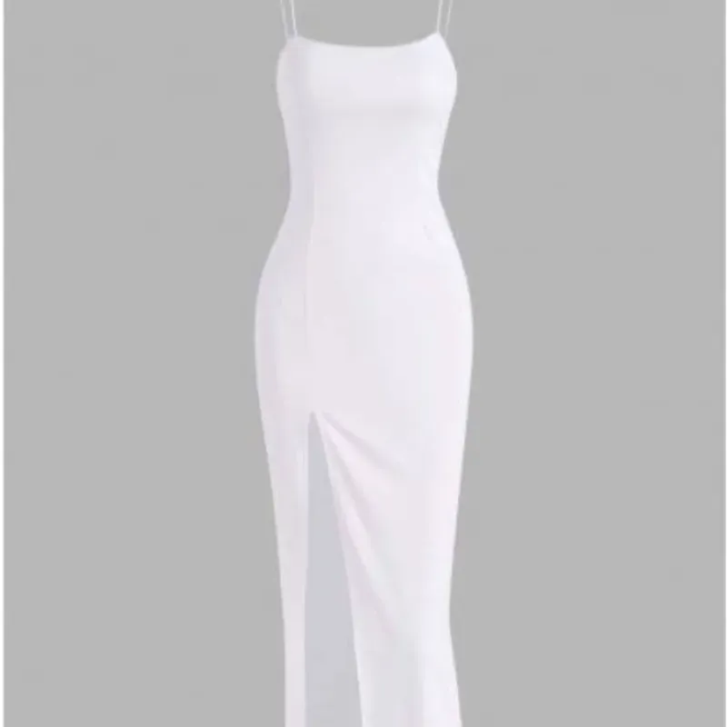 Vestido con abertura