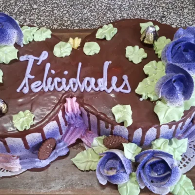 Dobles decorados con cobertura de chocolate y confituras