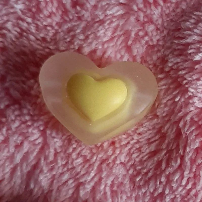 Corazón grande centro amarillo