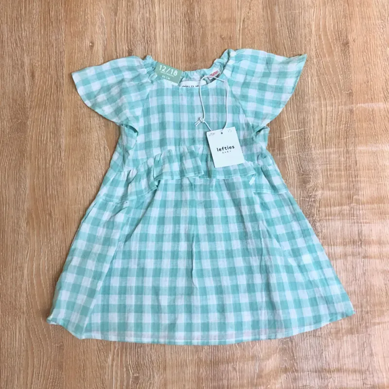 Vestido de cuadros blancos y azules