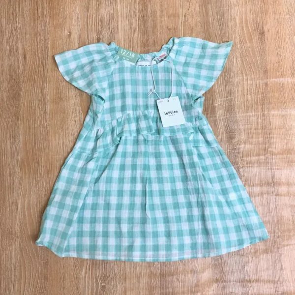 Vestido de cuadros blancos y azules