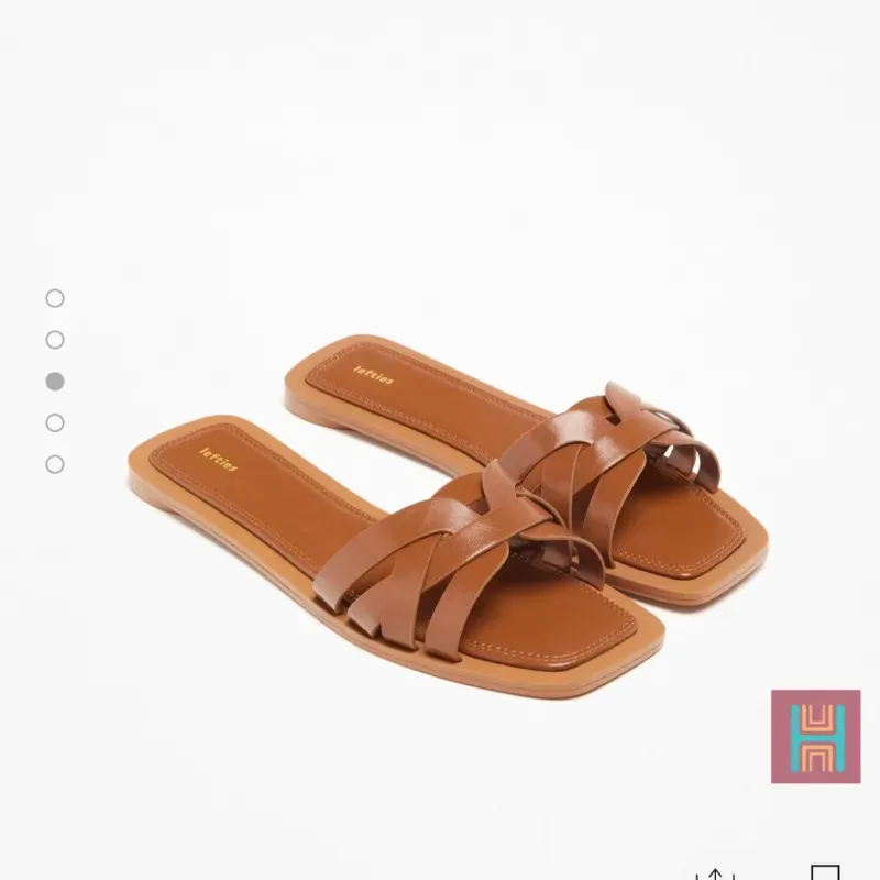 SANDALIA PLANA TRENZADA MARRÓN LEFTIES