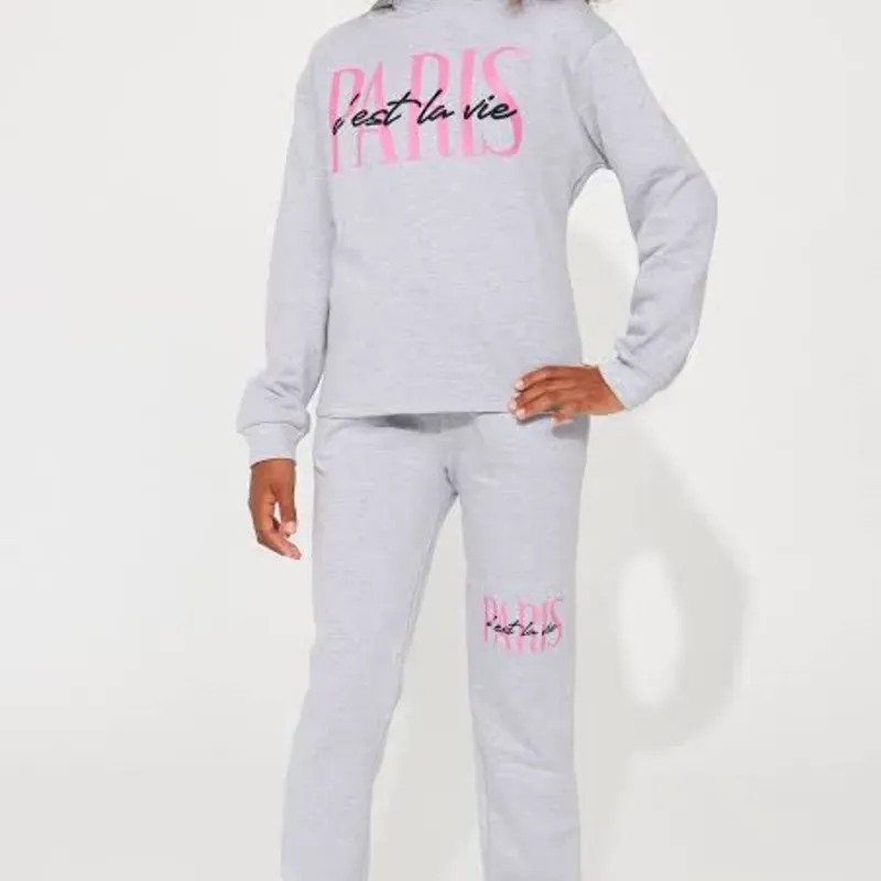 Conjunto de mono y abrigo de niña