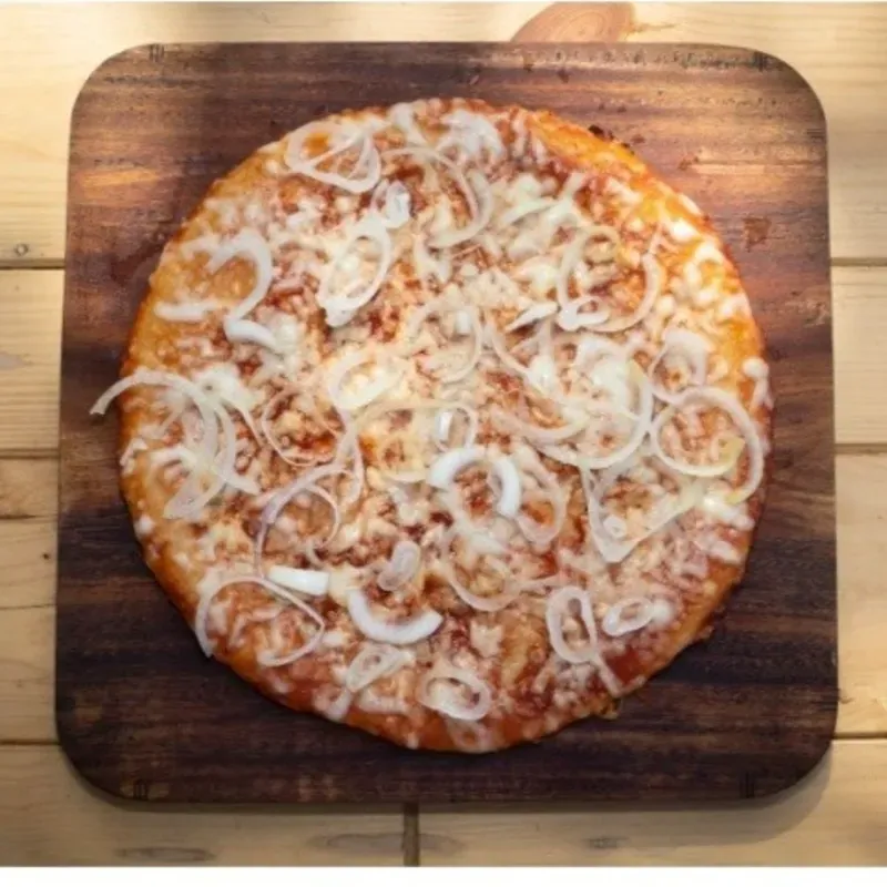 Pizza Napolitana con agrego de cebolla