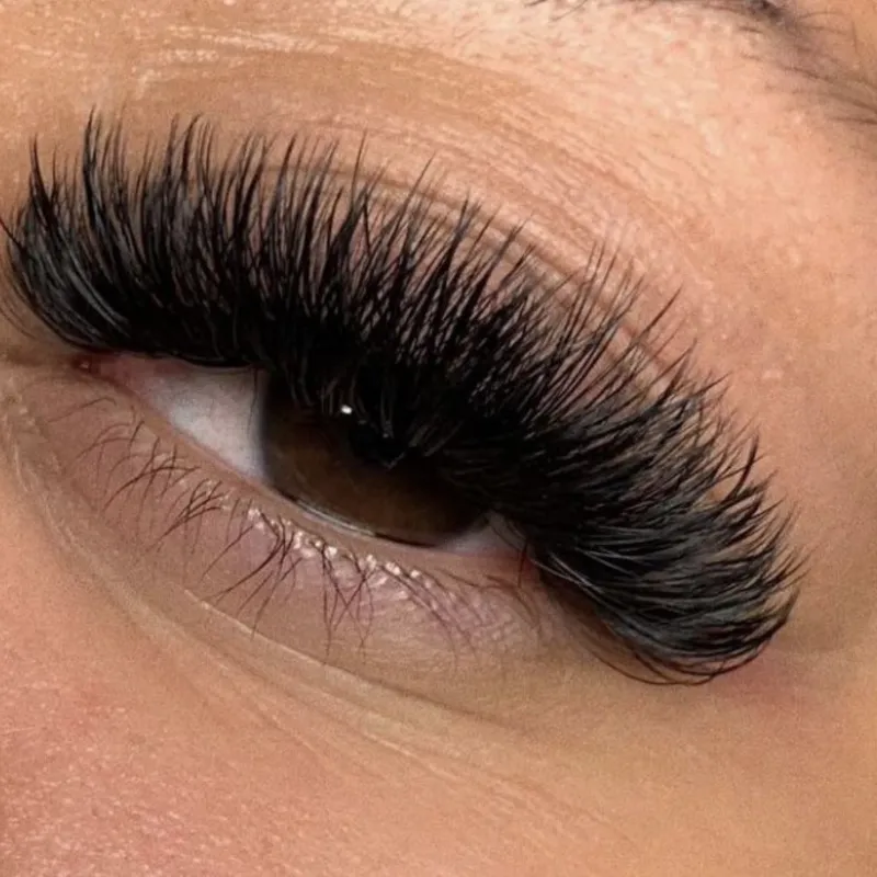 Pestañas con Mega Volumen