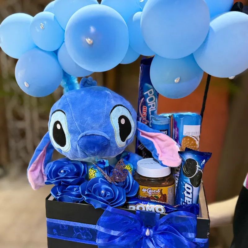 Caja personalizada de regalo con Stitch