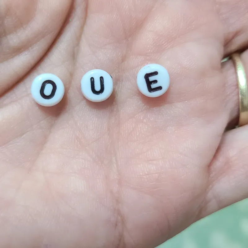 Cuentas plásticas vocales