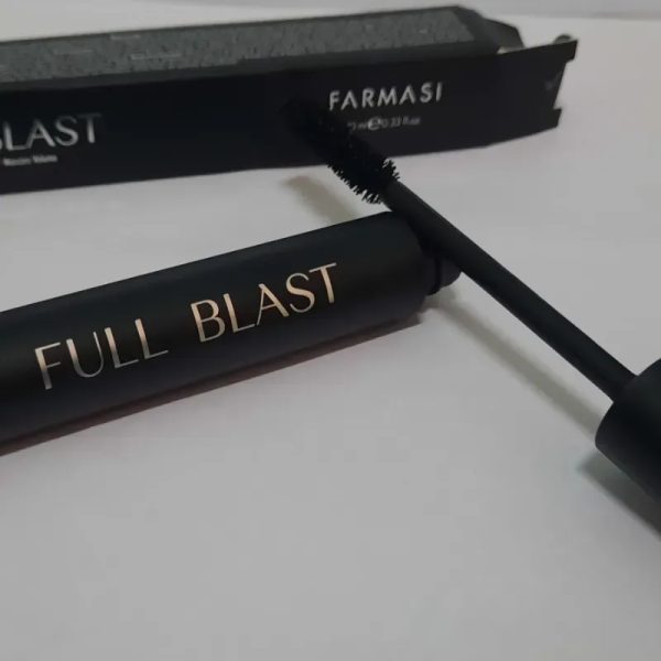 Full Blast ( máscara de pestañas extralargas)