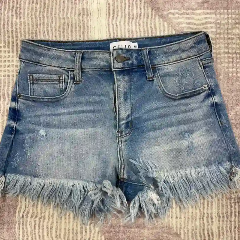Short de mezclilla corto con flecos