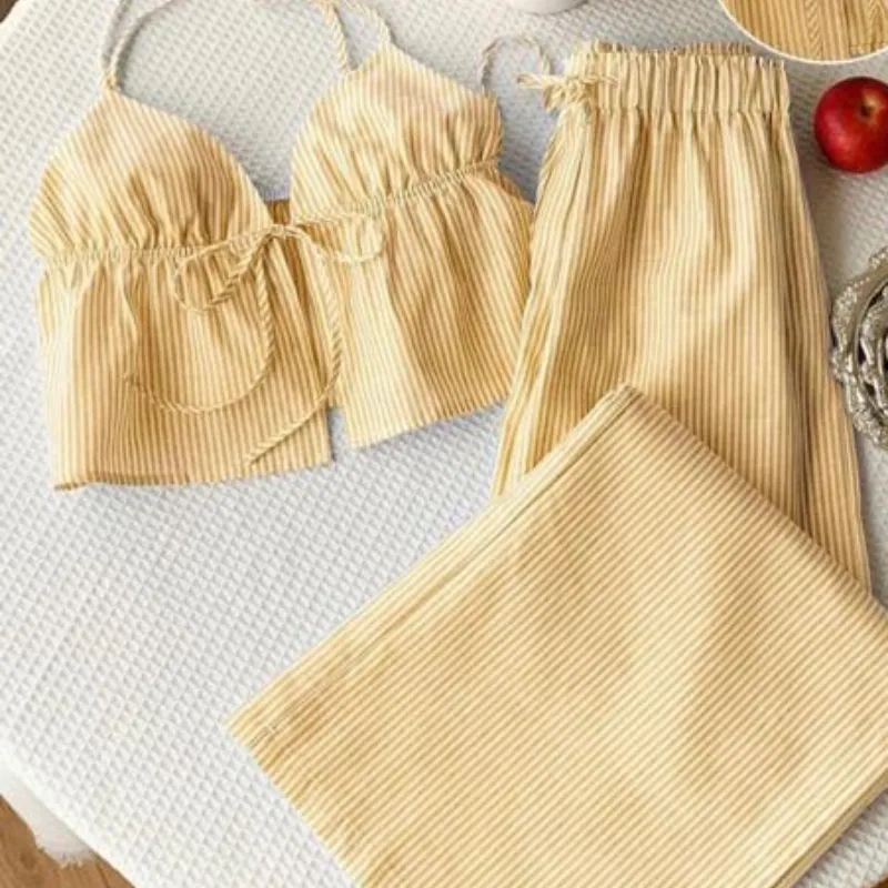 Conjunto de blusa y pantaloneta a rayas