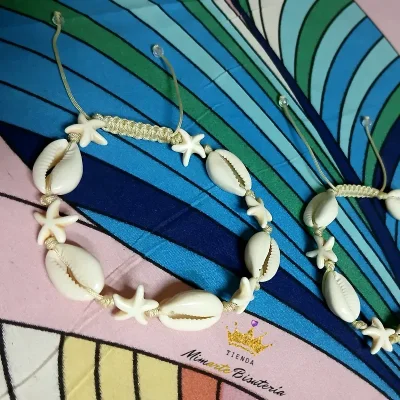 Tobillera de caracoles naturales con estrellas de piedra