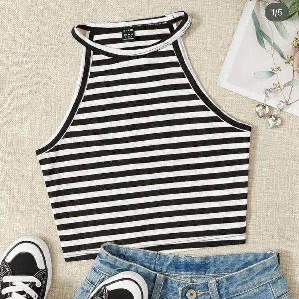 Blusa a rayas blancas y negras