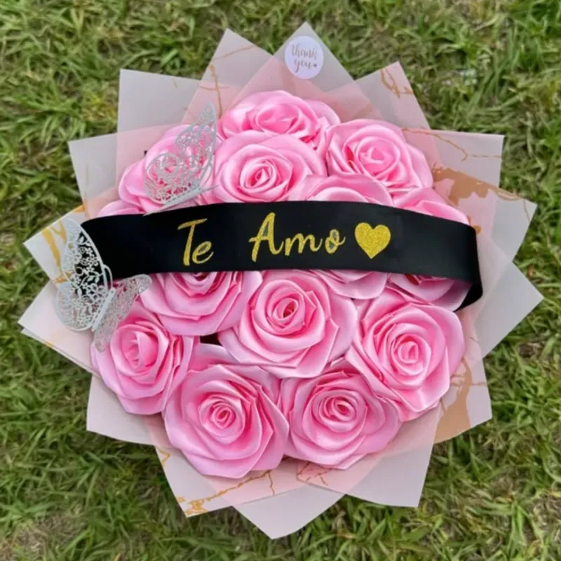 Ramo de 12 rosas eternas