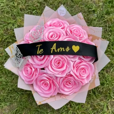Ramo de 12 rosas eternas